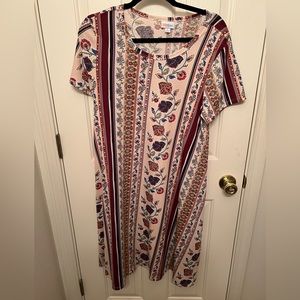 Like new LulaRoe dress with pockets, worn once size large